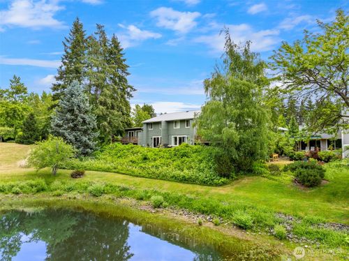 1011 Blue Heron Ave Ne, Bainbridge Island, WA, 98110-1836 | Card Image