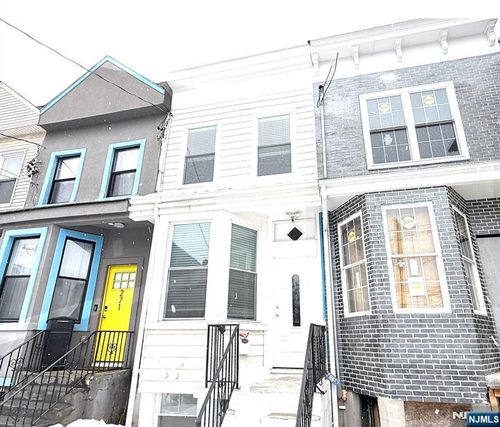 273 Forrest St, Jersey City, NJ, 07304-2206 | Card Image