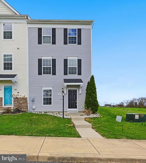 49 Britania Ct, MARTINSBURG, WV, 25405-5820 | Card Image