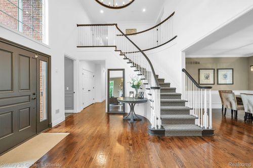 17944 Ridgeview Dr, Northville, MI, 48168-8566 | Card Image