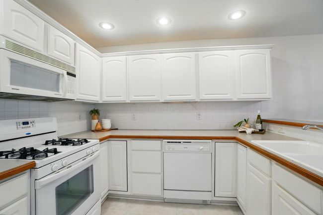 1131 Overlook Ct, Condo with 3 bedrooms, 3 bathrooms and null parking in Pickerington OH | Image 15