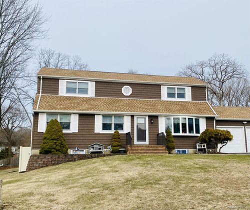 23 Grossman St, Huntingtn Sta, NY, 11747-2905 | Card Image