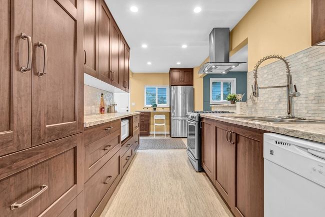 3356 Edinburgh St, House other with 2 bedrooms, 2 bathrooms and 4 parking in Port Coquitlam BC | Image 7