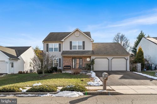 1009 Leanne St, Reading, PA, 19605-3272 | Card Image