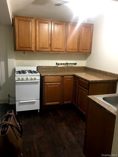 1-185 Centre Ave, New Rochelle, NY, 10805-2601 | Card Image