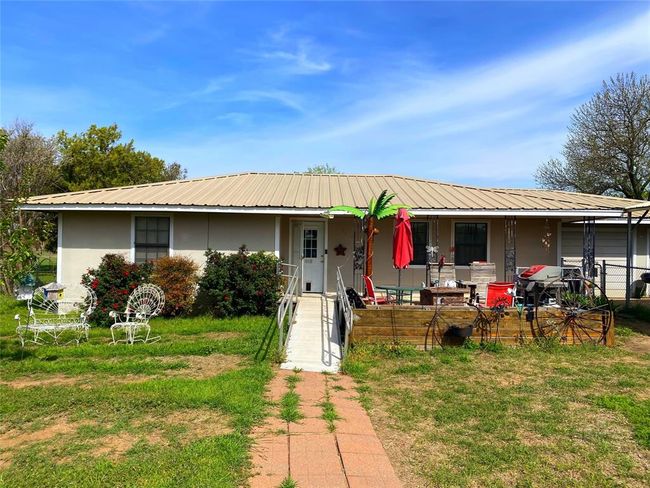 864 Highway 101, House other with 2 bedrooms, 1 bathrooms and null parking in Sunset TX | Image 4