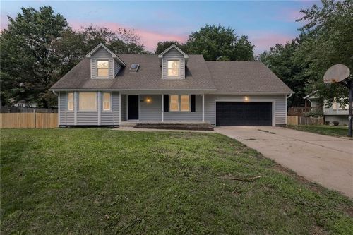 602 Se Brentwood Dr, Lee's Summit, MO, 64063-4445 | Card Image