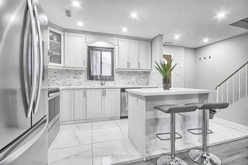 23 Hector Crt, Brampton, ON, L6S1P1 | Card Image