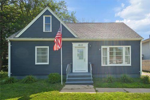 1610 Oakland Rd Ne, Cedar Rapids, IA, 52402-4768 | Card Image
