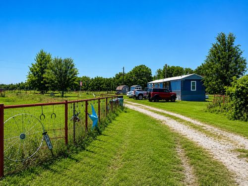 504 Cheaney Rd, Valley View, TX, 76272-5629 | Card Image