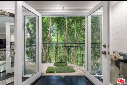 3-3401 Barham Blvd, Los Angeles, CA, 90068-1401 | Card Image