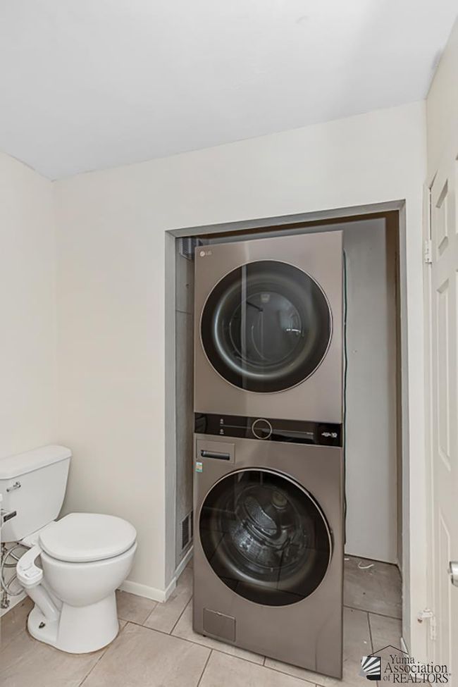 13466 E 47 Th St, House other with 2 bedrooms, 1 bathrooms and 1 parking in Yuma AZ | Image 8