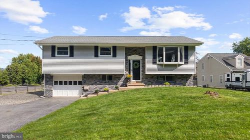 5257 Lanark Rd, CENTER VALLEY, PA, 18034-8610 | Card Image