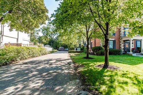 182 Concession St, Hamilton, ON, L9A1A8 | Card Image