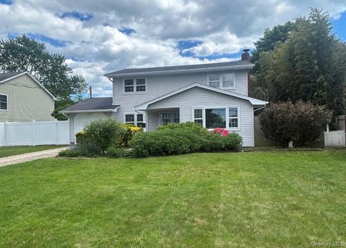 342 Versa Pl, Sayville, NY, 11782-2202 | Card Image