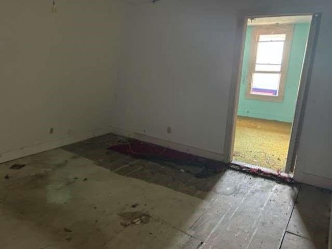 1314 6 Th St, House other with 6 bedrooms, 2 bathrooms and 2 parking in Angleton TX | Image 4