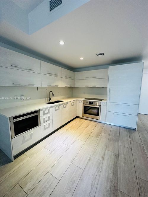 1202-45 Sw 9th St, Miami, FL, 33130-5002 | Card Image