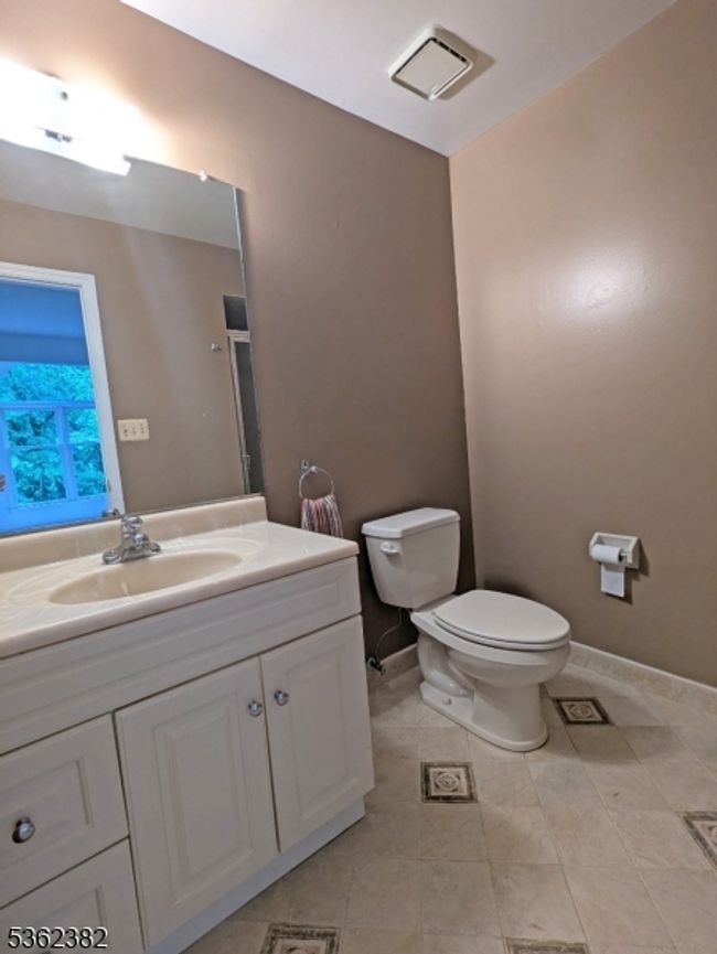 22 Arthurs Ct, Townhouse with 3 bedrooms, 2 bathrooms and null parking in Berkeley Heights NJ | Image 15