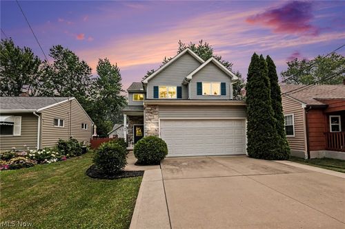 145 Vineyard Rd, Avon Lake, OH, 44012-1725 | Card Image