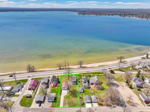 407 S Lakeshore Dr, Lake City, MI, 49651-8684 | Card Image