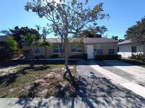 918 45th St, West Palm Beach, FL, 33407-2414 | Card Image