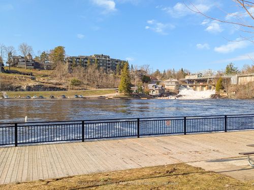 201-24 Ontario St, Bracebridge, ON, P1L2H5 | Card Image