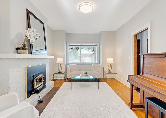 117 Colbeck St, House other with 4 bedrooms, 2 bathrooms and 1 parking in Toronto ON | Image 5