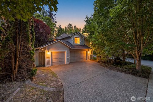 10521 Ne 120th St, Kirkland, WA, 98034-3903 | Card Image