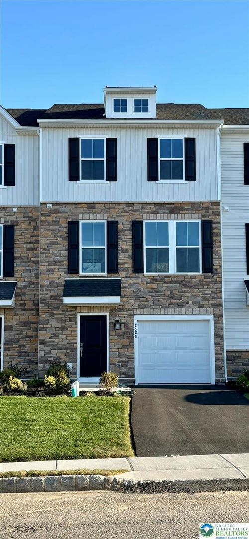 7688 Clayton Ave, Coopersburg, PA, 18036-8748 | Card Image