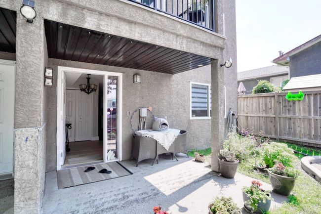 1 - 1823 35 Street Se, Home with 2 bedrooms, 2 bathrooms and 1 parking in Calgary AB | Image 3