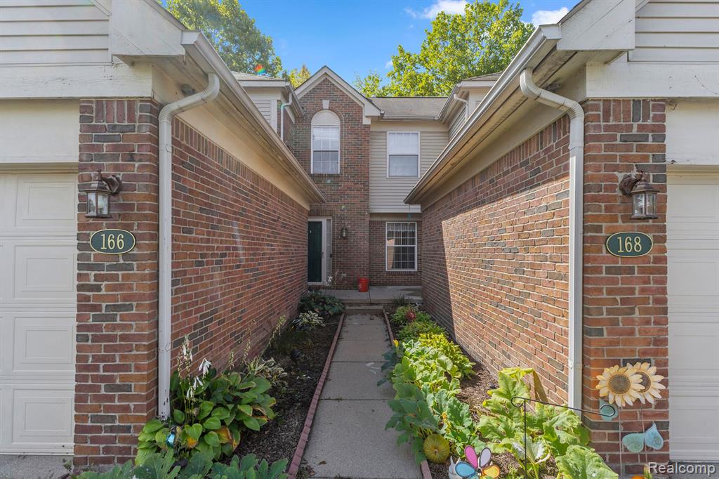 Legacy Park Cir, Dearborn Heights, MI 48127