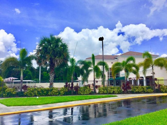 107 Sheffield E, Condo with 1 bedrooms, 2 bathrooms and null parking in West Palm Beach FL | Image 77