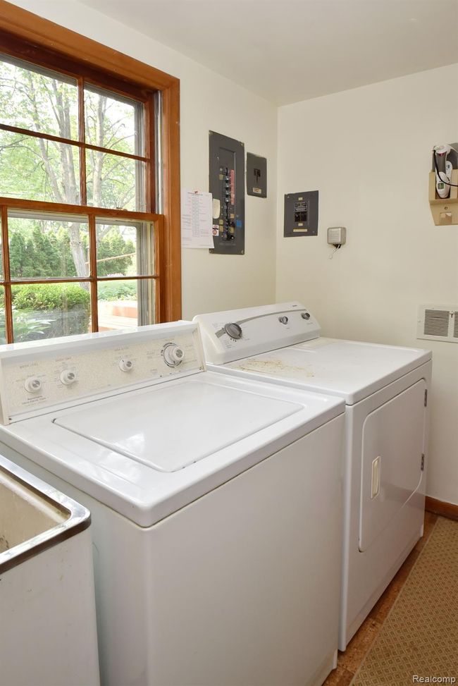 1010 Rock Spring Rd, House other with 4 bedrooms, 3 bathrooms and null parking in Bloomfield Hills MI | Image 28