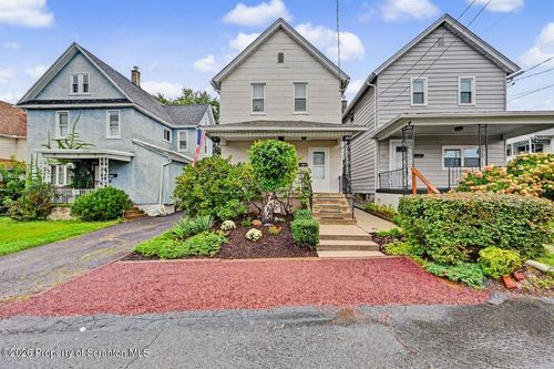 425 E Warren St, Dunmore, PA, 18512-2043 | Card Image