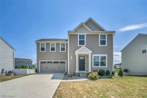 489 Regina Dr, Painesville, OH, 44077-6181 | Card Image