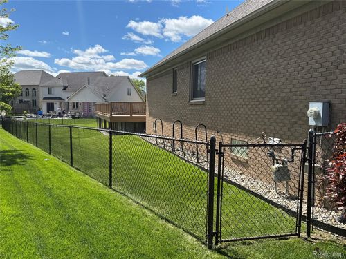 56098 Walker Ct, Macomb, MI, 48042-1143 | Card Image