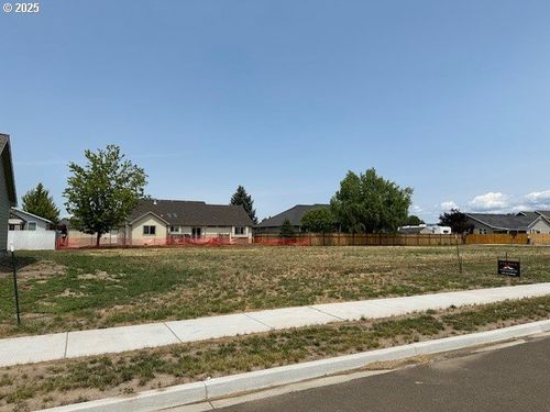 10702 Greg Ln, Island City, OR, 97850-2000 | Card Image