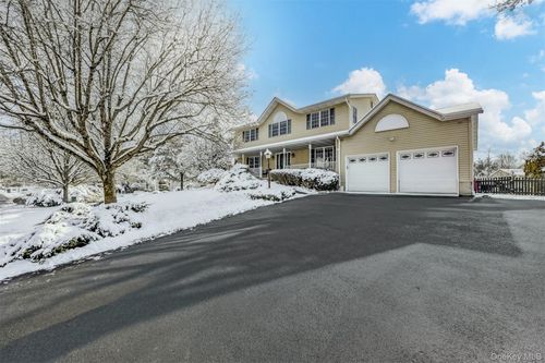 40 Cragmere Oval, Clarkstown, NY, 10956 | Card Image