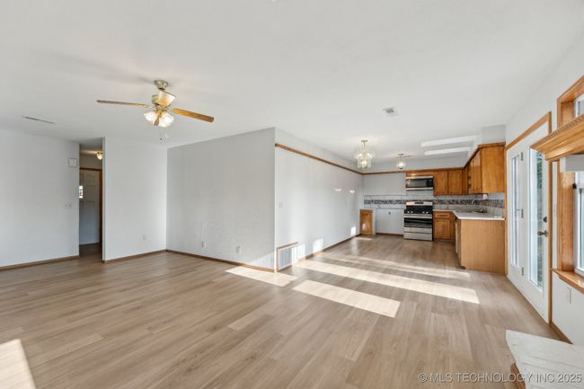 13973 S Hickory St, House other with 4 bedrooms, 2 bathrooms and null parking in Glenpool OK | Image 7