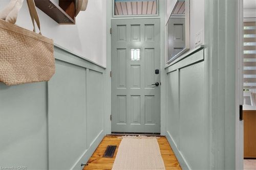 40 Emerald St N, Hamilton, ON, L8L5K3 | Card Image