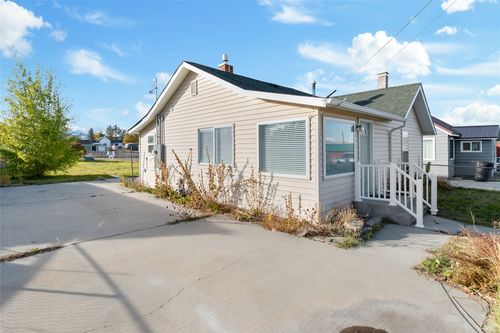 811 Kentucky St, Deer Lodge, MT, 59722-1937 | Card Image