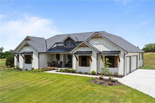 18068 Stillwell Rd, Bonner Springs, KS, 66012 | Card Image