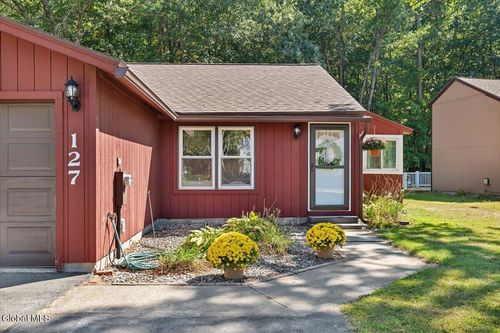 127 Arrow Wood Pl, Malta, NY, 12020-4709 | Card Image