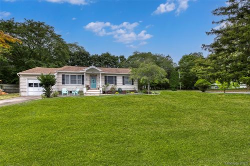 1040 Nokomis Rd, Southold, NY, 11971-4847 | Card Image