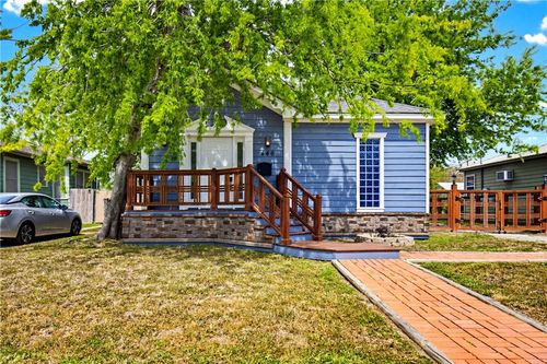 446 Naples St, Corpus Christi, TX, 78404-1835 | Card Image