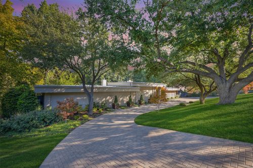 2137 Hidden Creek Rd, Fort Worth, TX, 76107-3563 | Card Image