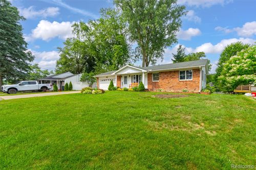2150 Dunwoodie St, Ortonville, MI, 48462-8565 | Card Image