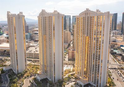 2002AND2004 - 135 E Harmon Avenue, Home with 1 bedrooms, 2 bathrooms and 1 parking in Las Vegas NV | Image 3