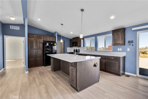 55925 Valli Hi Dr, Landers, CA, 92285-1901 | Card Image