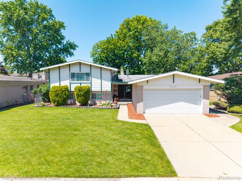 30539 Lund Ave, Warren, MI, 48093-2279 | Card Image